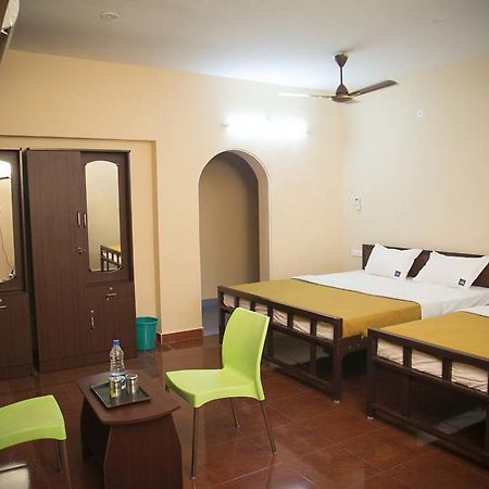 Navagraha Homestay Kumbakonam Buitenkant foto