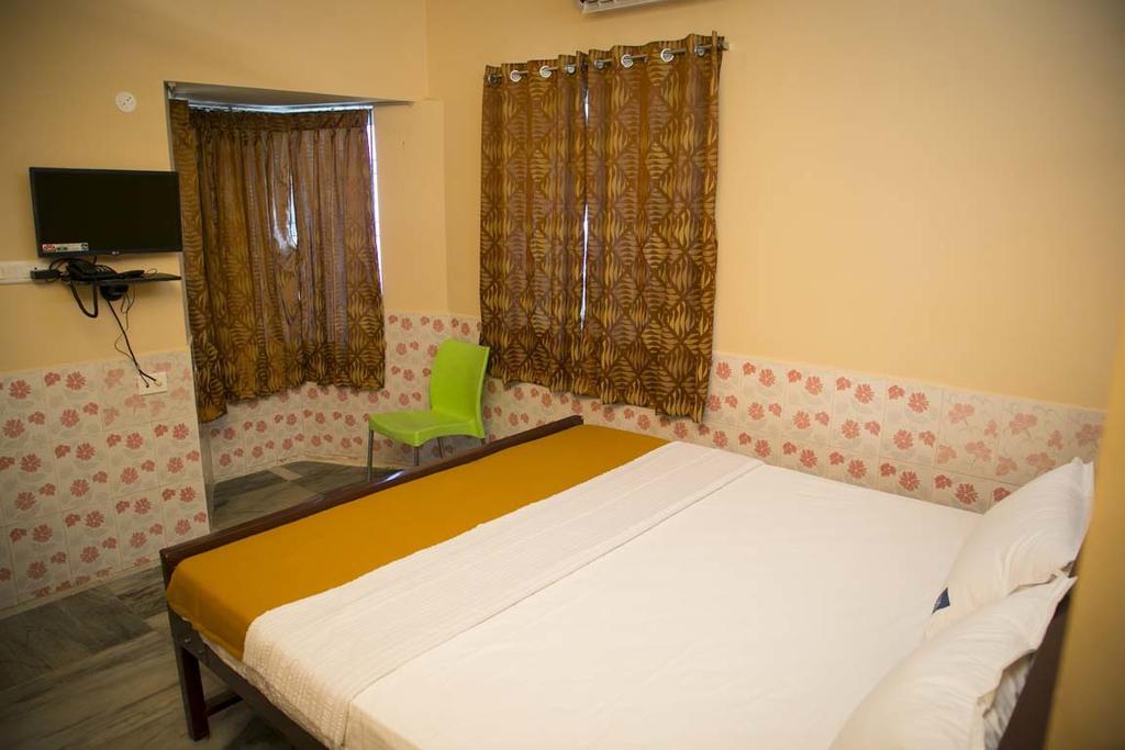 Navagraha Homestay Kumbakonam Buitenkant foto